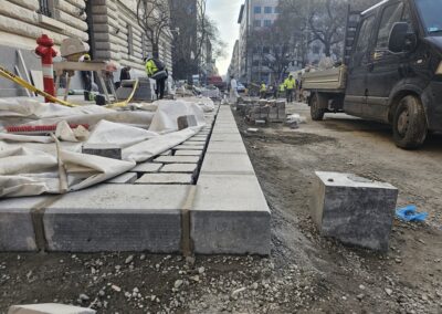 Magyar Nemzeti Bank gránitszegély rakása