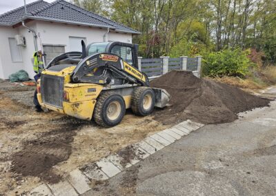Erdőkertes tereprendezés, földmunka New Holland-al 2